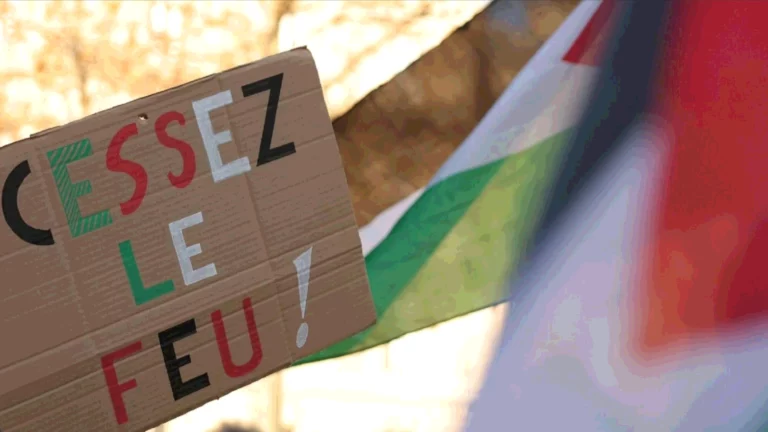 Pancarte Cesssez le feu !