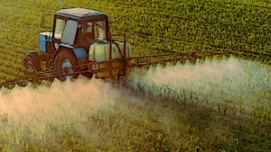 tracteur, épandage de pesticides dans un champ